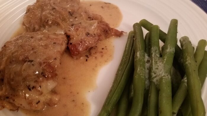 2018-03-04-ChixThighsCaramelizedOnionCreamSauceSteamedGreenBeans1