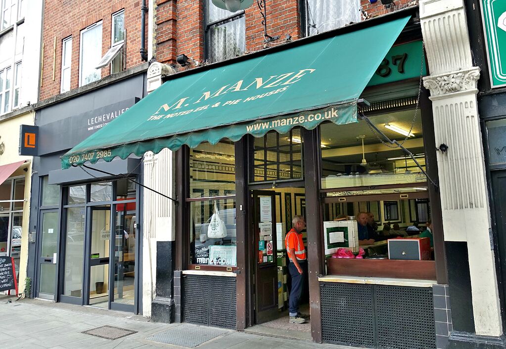 [London] Pie n mash at M. Manze's U.K., Ireland Hungry Onion