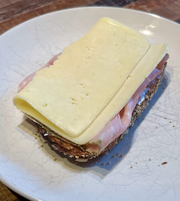 060C48C9-48A7-4105-BEAF-57D3656109A1_1_201_a