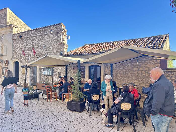 2EB931F6-F46B-4897-AF19-CD7927233A22_1_201_a