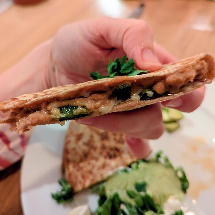 PXL_20251112_230442679.MP~2