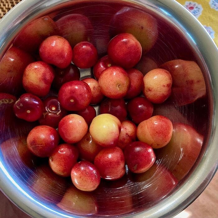 Rainier Sweet Cherries