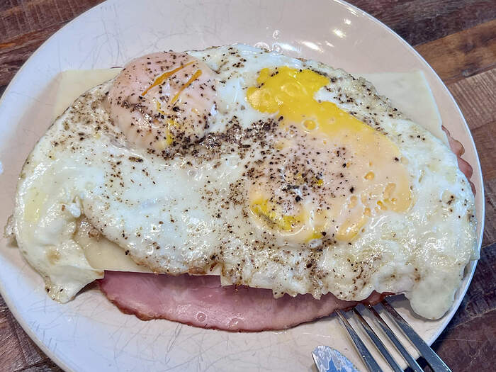 FEF921D7-F36A-422E-99F7-E31B054582ED_1_201_a