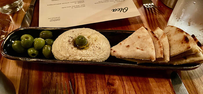 92E31A2B-B16D-47E5-B8D0-7E808B1A09B6_1_201_a