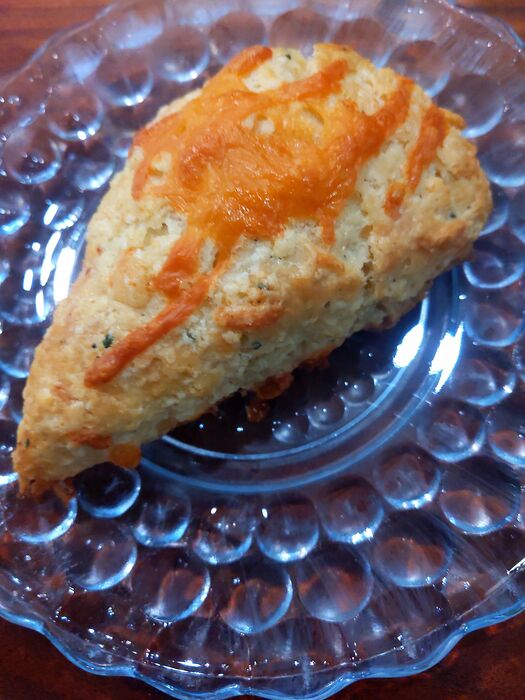 cheddar-chive-scone