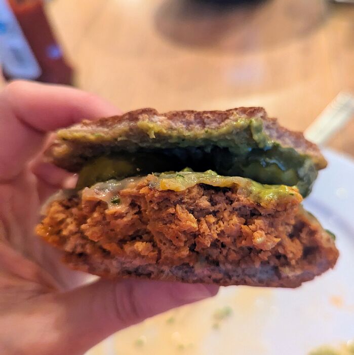 PXL_20251217_222233984.MP~2