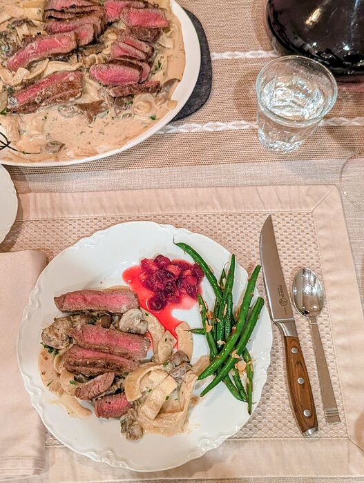 PXL_20251225_230403095.MP~2