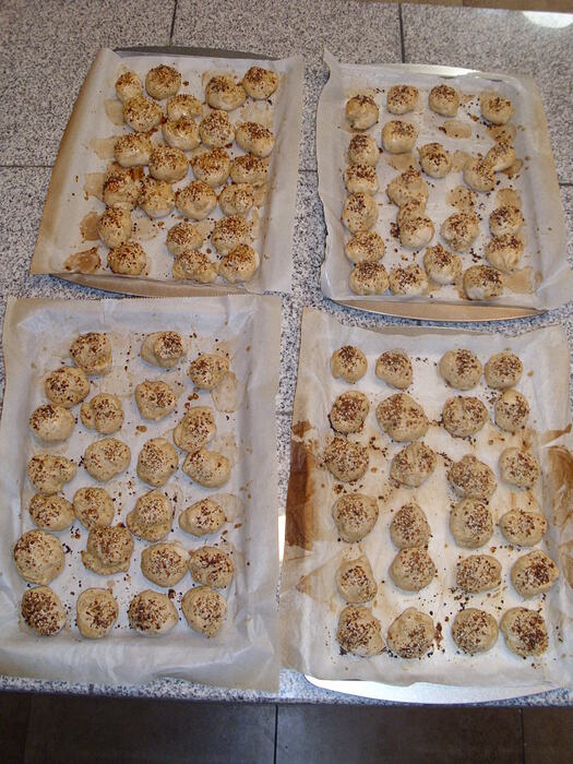Bread_Buttons_May