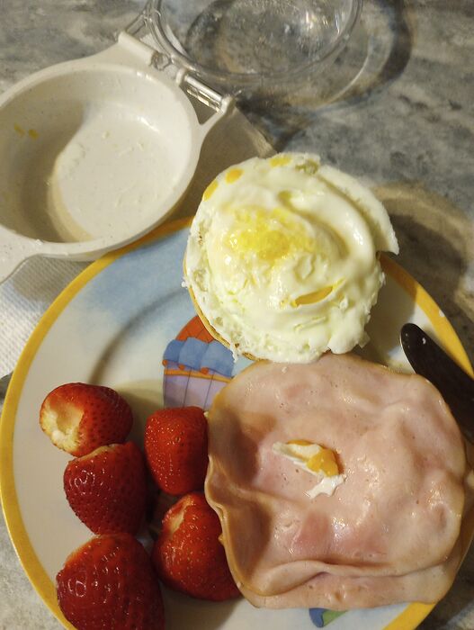 Aug 9 breakfast ham egg cheddar muffin strawberries (2)
