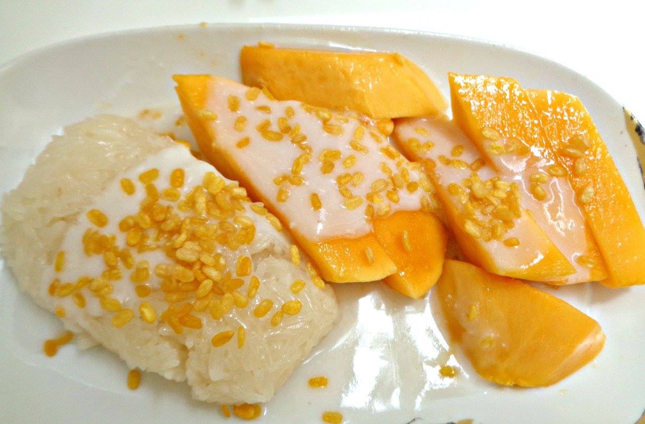 [Bangkok, Thailand] Mango with sticky rice at Mae Varee, Thong Lo ...